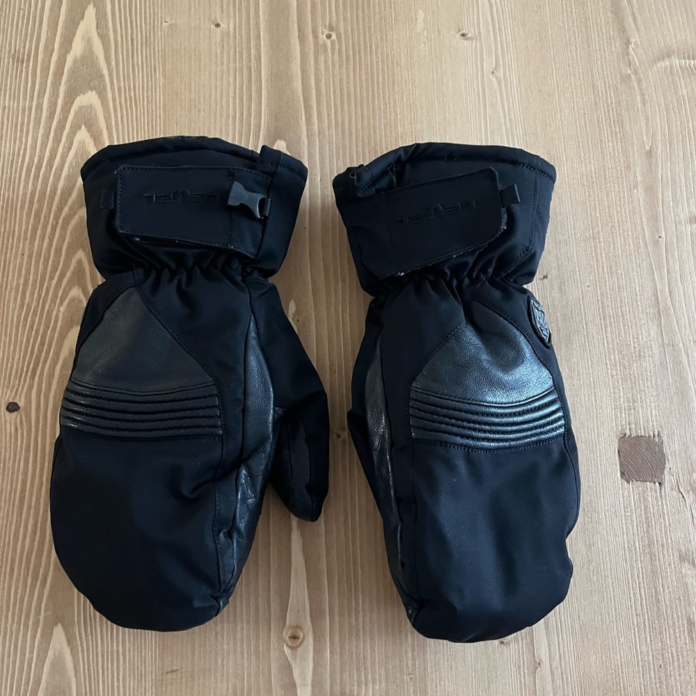 Level heat tech ski gloves